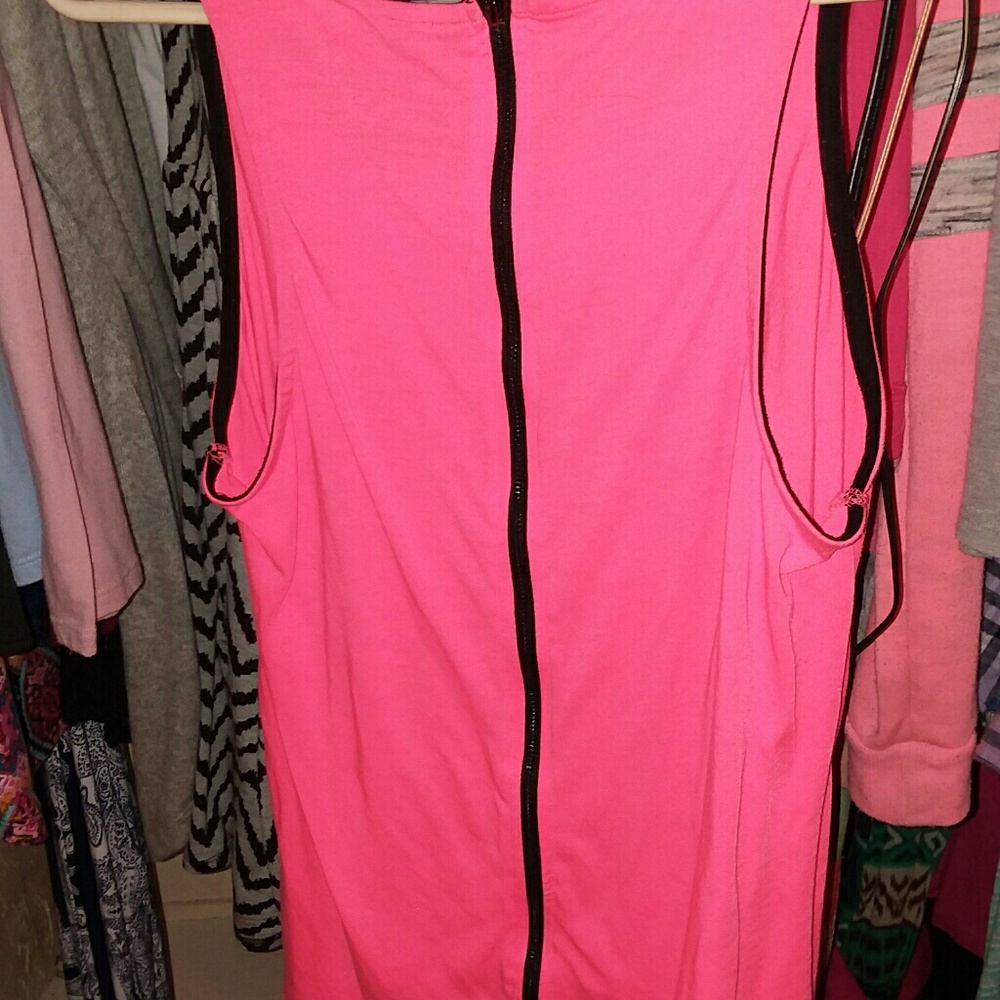 Clothes - Picture 4 of 8